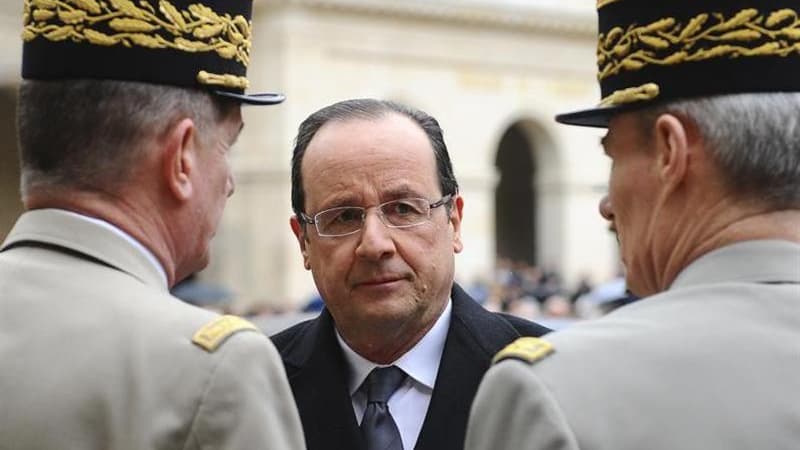 Le Livre blanc de la défense qui doit être remis lundi à François Hollande prévoit une poursuite de la baisse des effectifs de l'armée française à hauteur de 5.000 postes par an en moyenne sur la période 2016-2019, soit 20.000 au total, selon le quotidien