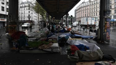 Des migrants de Calais se sont repliés sur des camps à Paris.