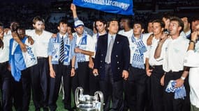 Tapie, Deschamps et tous les joueurs de l'OM célèbrent la victoire en Ligue des champions en 1993