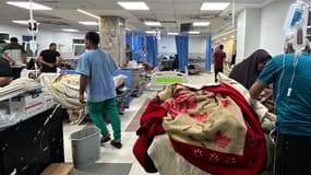 Des patients et des médecins dans l'hôpital al-Shifa, dans la ville de Gaza, le 10 novembre 2023