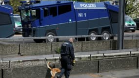 La police berlinoise a arrêté mercredi à l'aube neuf hommes soupçonnés de trafic de drogue, dont quatre sont considérés comme "des islamistes susceptibles de recourir à la violence"