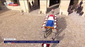 Hommage à Hubert Germain: le cercueil du dernier Combattant de la Libération a quitté la cour des Invalides, porté par la Légion étrangère