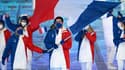 Les portes-drapeaux français Tessa Worley et Kevin Rolland lors de la cérémonie d'ouverture des Jeux d'hiver de Pékin 2022 le 4 février 2022 à Pékin 