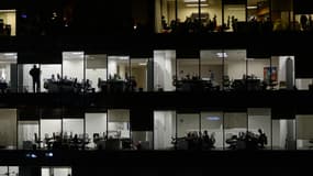 Des bureaux allumés à Moscou, en octobre 2013.