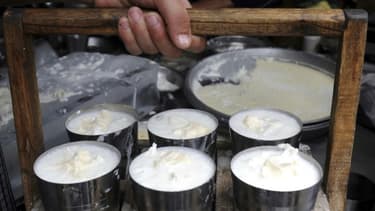 Une Pakistanaise, mariée contre son gré, a été arrêtée pour avoir tué treize personnes en leur servant du lait empoisonné qu'elle destinait à son époux