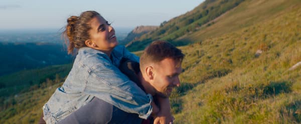 Kevin Debonne et Inès Reg dans "Je te veux, moi non plus"