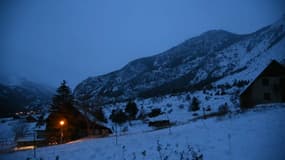 Dans les Hautes-Alpes, des habitants viennent au secours des migrants égarés sur le col de l'Echelle. 