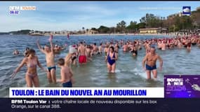 Toulon: plusieurs centaines de personnes participent au bain du Nouvel An au Mourillon