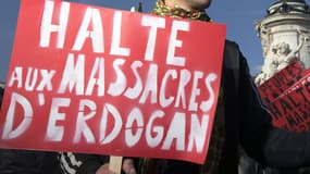Des milliers de personnes ont manifesté hier à Paris contre Erdogan