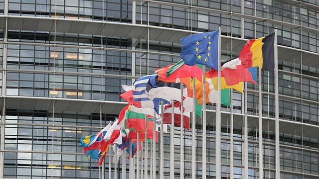Le Parlement européen a entériné la nouvelle Commission européenne formée par le Luxembourgeois Jean-Claude Juncker.