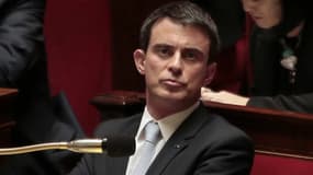 "Il n'y a pas d'idées dans l'opposition, il n'y a pas de majorité de rechange, et demain nous verrons bien ça sera encore une nouvelle fois l'addition de l'immobilisme, du conservatisme, de ceux qui n'ont pas compris dans quel monde on vit", a lancé Manuel Valls face à des bancs très agités.