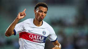 Hugo Ekitike célèbre un but avec le PSG face au Cerezo Osaka, le 28 juillet 2023