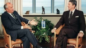 Mikhail Gorbachev et Ronald Reagan le 11 octobre 1986 à Reykjavik