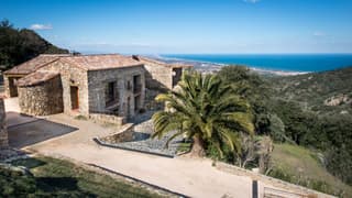 Un hameau est à vendre à Collioure