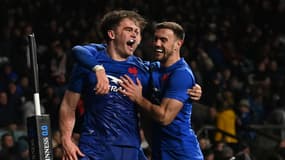 Damian Penaud célèbre un essai lors de Angleterre-France en mars 2023