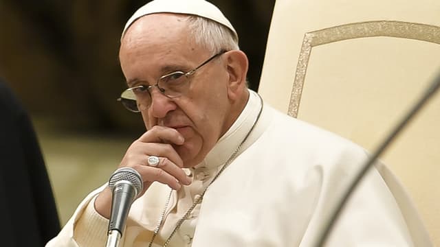 Le pape François a reconnu mardi que des prêtres et des évêques avaient agressé sexuellement des soeurs.