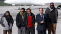 Les quatre otages français enlevés au Sahel à leur arrivée en France après leur libération, le 30 octobre 2013