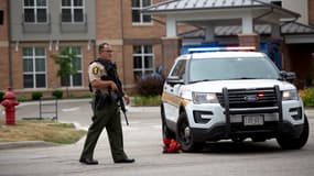 Un policier à Highland Park après une fusillade le 4 juillet 2022