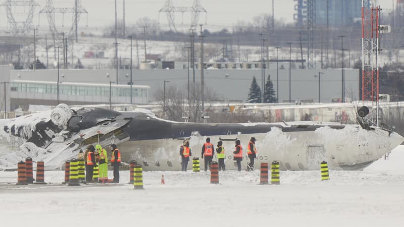 Crash d'avion à Toronto: les boites noires récupérées, l'enquête se poursuit