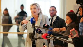Marine Le Pen à son arrivée au tribunal de Paris, le 30 septembre 2024