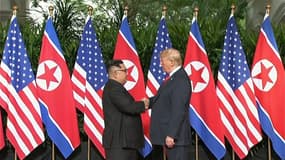 La poignée de main historique entre Donald Trump et Kim Jong-un