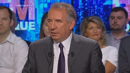 François Bayrou estime que la 5e République est responsable des dérives politiques actuelles.