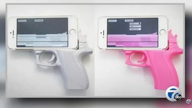 La police de New York déconseille formellement l'achat de ces coques de smartphone en forme d'armes à feu.