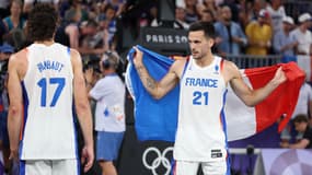 Les basketteurs français du 3x3 Jules Rambaut et Franck Seguela aux JO de Paris, le 5 août 2024