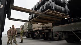 Une livraison de missiles Javelin 11 février à Kiev. Depuis, les Etats-Unis passent par la Pologne et la Roumanie pour livrer les forces armées ukrainiennes. PHOTO D'ILLUSTRATION. 