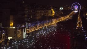 Plus de 500.000 personnes sont attendues pour célébrer la fin de l'année sur les Champs-Elysées, à Paris.