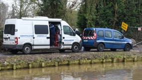 Le beau-père affirme avoir fait courir l'enfant le long d'un canal pour le punir d'avoir fait pipi au lit.