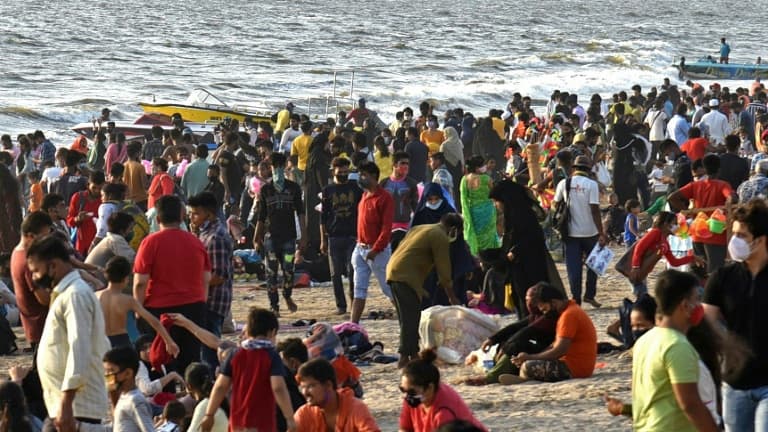 La plage de Juhu, à Bombay (Inde) le 4 avril 2021