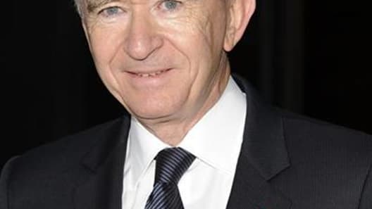 Le P-DG de LVMH, Bernard Arnault. Le député PS Jean-Christophe Cambadélis a annoncé dimanche son intention de proposer une commission d'enquête parlementaire sur l'évasion fiscale, à la suite de la décision du patron du groupe de luxe français de demander