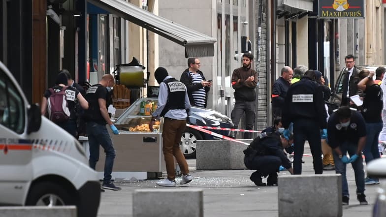 Le colis piégé a explosé devant une boutique La brioche dorée, vendredi 24 mai 2019.