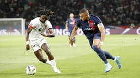 Jordan Lotomba et Kylian Mbappé lors de PSG-Nice, en septembre 2023