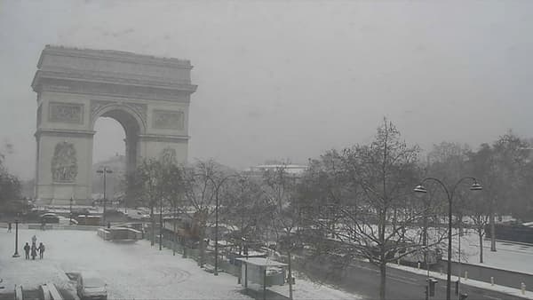 L'Arc de Triomphe sous la neige.