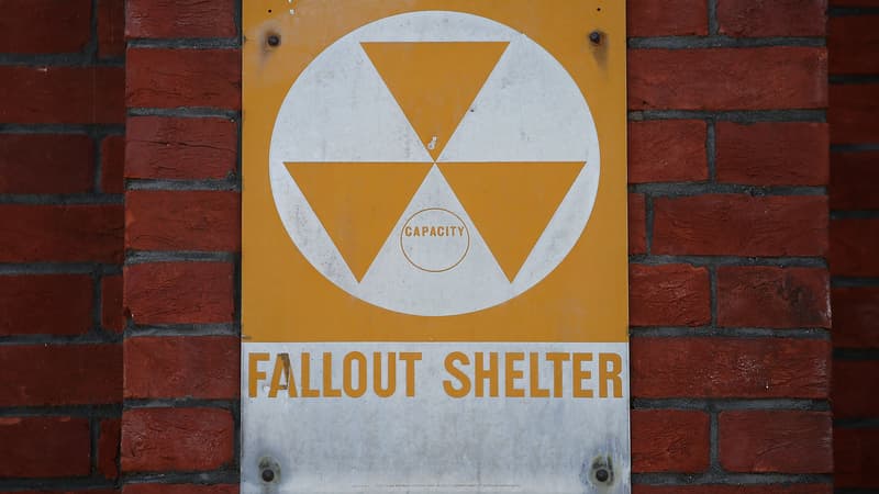 Une plaque signalant un abri anti-atomique, le 9 août 2017 à Washington DC, aux Etats-Unis. (Photo d'illustration)