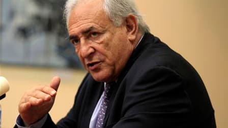 Les partisans de Dominique Strauss-Kahn s'agacent des critiques sur le silence du directeur général du FMI, qui n'a rien dévoilé de ses intentions dans le cadre de la primaire socialiste pour la présidentielle, ainsi que de la multiplication des candidatu