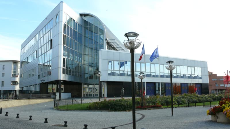 Après l'incident survenu le 2 février à l'université Paris 13 Villetaneuse, en Seine-Saint-Denis, au cours duquel un enseignant a menacé de ne plus faire cours devant une étudiante voilée, le président de l'université a rappelé que "le port du voile est autorisé à l'université".