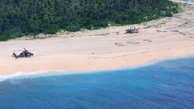 Un hélicoptère venu à la rescousse des trois naufragés sur l'îlot Pikelot dans le Pacifique