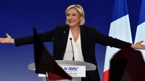 Marine Le Pen lors d'un meeting à Bordeaux le 2 avril 2017