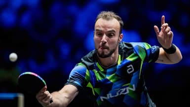 Simon Gauzy face au numéro un mondial chinois Shidong Lin, le 23 août 2025.