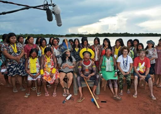 Le cacique Raoni et la cheffe indigène Sonia Guarajaja à Piaracu, près de Sao Jose do Xingu, État du Mato Grosso au Brésil, le 15 janvier 2020 Le cacique Raoni et la cheffe indigène Sonia Guarajaja à Piaracu, près de Sao Jose do Xingu, État du Mato Grosso au Brésil, le 15 janvier 2020
