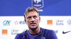 Hervé Renard en conférence de presse avec l'équipe de France féminine, le 20 juin 2023.