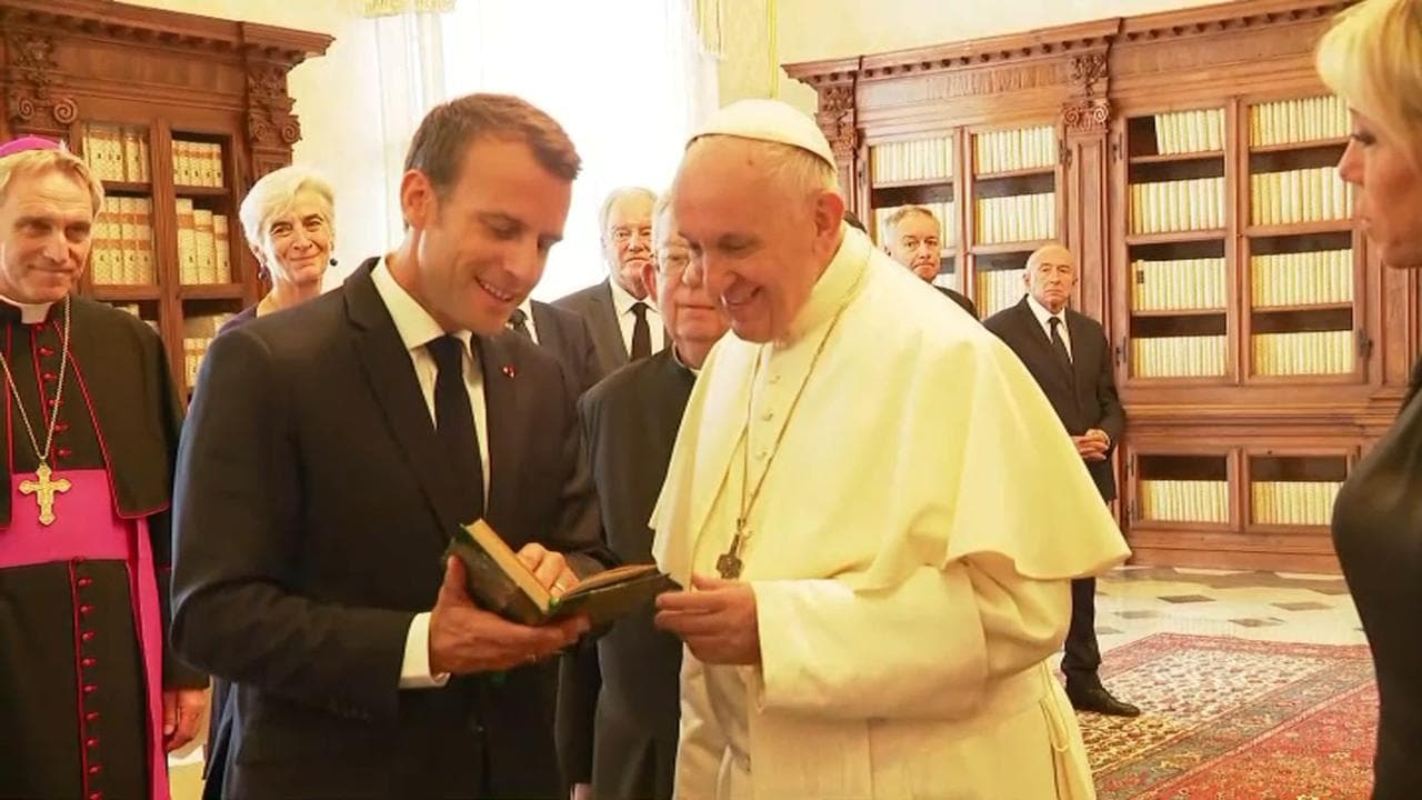 Les Images De La Rencontre Entre Emmanuel Macron Et Le Pape François