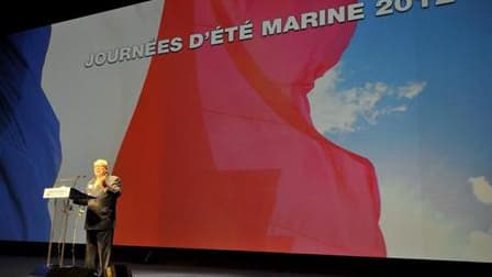 Jean-Marie Le Pen aux "Journées d'été" du FN, à Nice. Des adhérents de fraîche date du Front national disent avoir rallié le parti à cause des "promesses non tenues" de Nicolas Sarkozy, en particulier sur l'immigration, la sécurité et la crise. /Photo pri