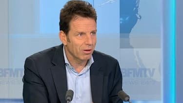Invité ce mardi 18 février sur BFMTV, Geoffroy Roux de Bézieux a appelé le gouvernement à "arrêter de passer des lois en permanence".
