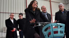 Anne Hidalgo reconnaît une "erreur" sur le dossier Vélib'.