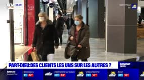 Lyon: au centre commercial de La Part-Dieu, la foule de clients suscite des inquiétudes