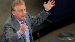 Le député européen Daniel Cohn-Bendit a qualifié samedi d'"extrêmement bête" l'attitude de Michèle Alliot-Marie dans l'affaire de ses vacances en Tunisie. /Photo prise le 23 novembre 2010/REUTERS/Vincent Kessler